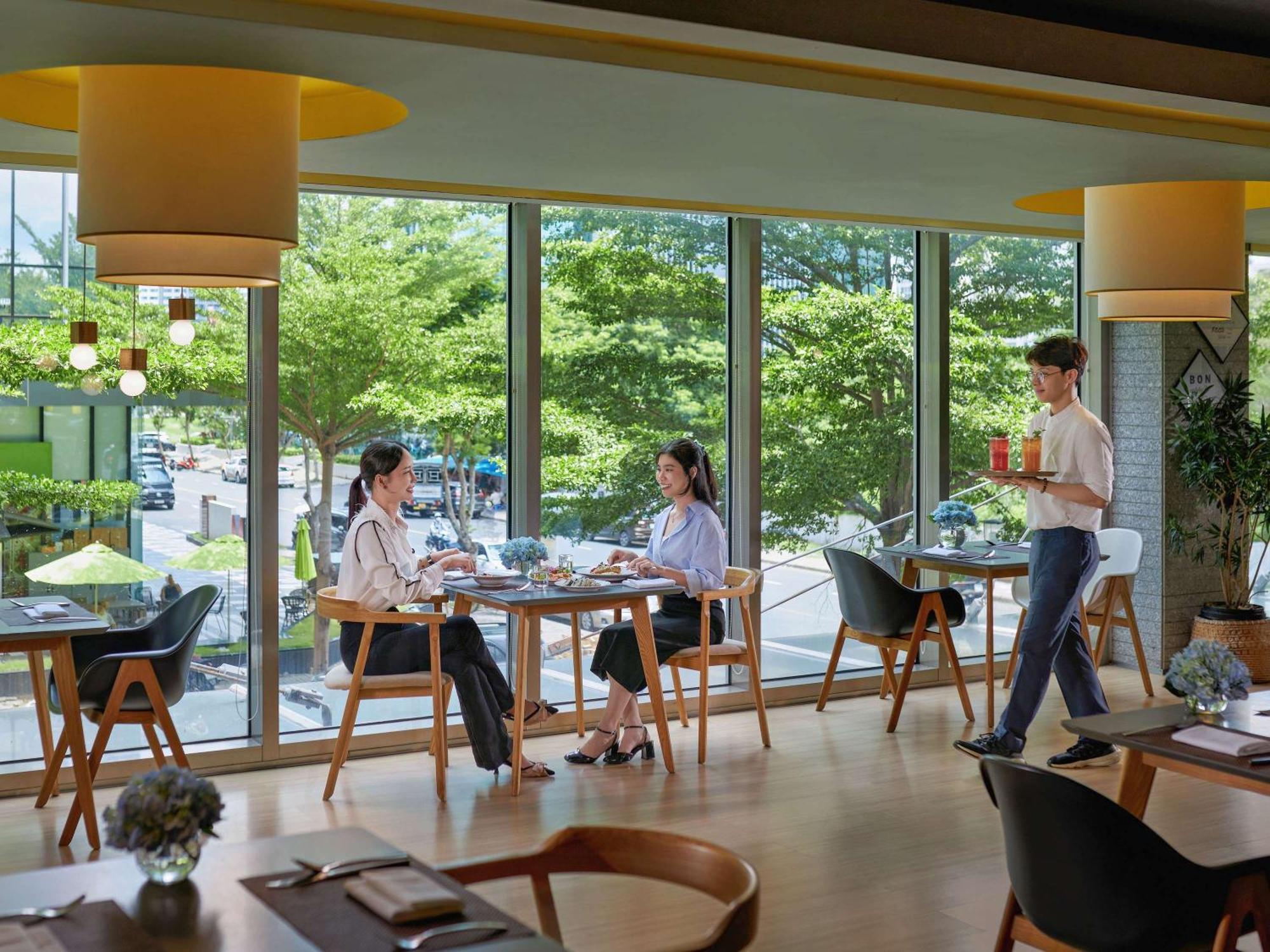 Novotel Living Saigon South Ho Chi Minh-Byen Eksteriør billede